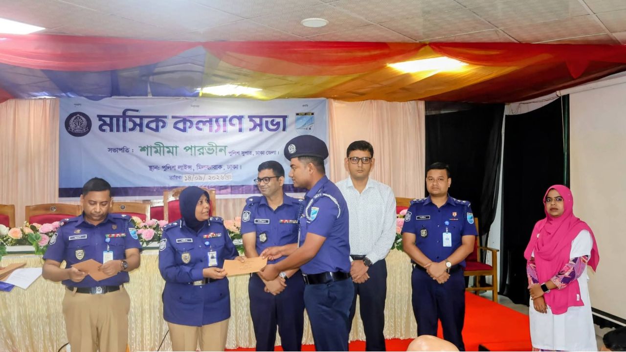 ঢাকা জেলা পুলিশের শ্রেষ্ঠ কাজের জন্য পুরস্কৃত হলেন এসআই আল মামুন