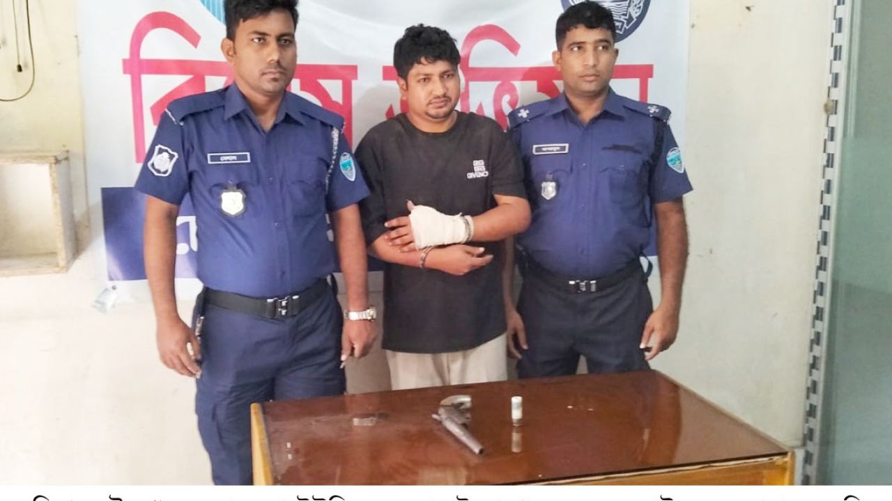 চৌদ্দগ্রামে পরকিয়ার জেরে যুবককে গণপিটুনি, অস্ত্রসহ পুলিশে সোপর্দ