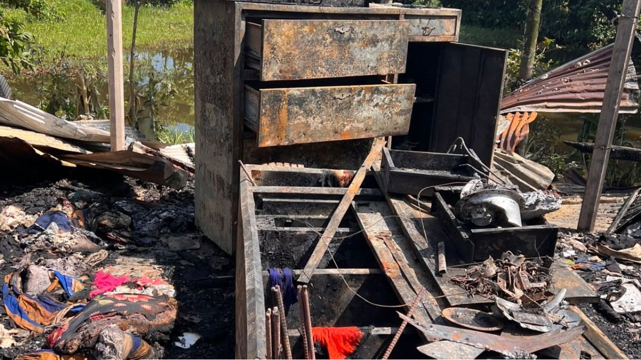 চৌদ্দগ্রামে আগুনে যুবদল নেতার ঘর পুড়ে ছাই